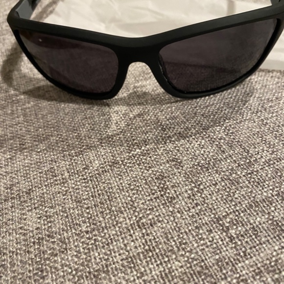 New in Box Men’s Sunglasses - Picture 3 of 6